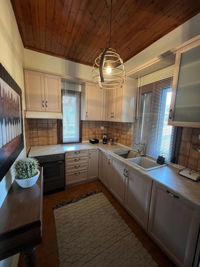 Апартаменты House In The Woods Кардица Экстерьер фото